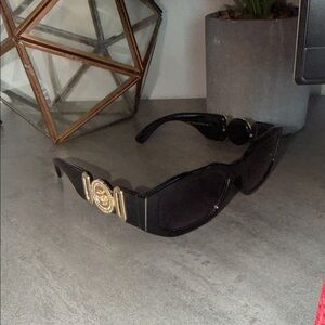 Elegant Black Sunglasses with Gold Accents